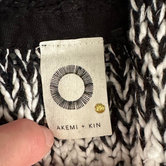 Anthropologie NWOT Akemi + Kin Black White Ombré Chunky Knit Cardigan - Picture 16 of 16